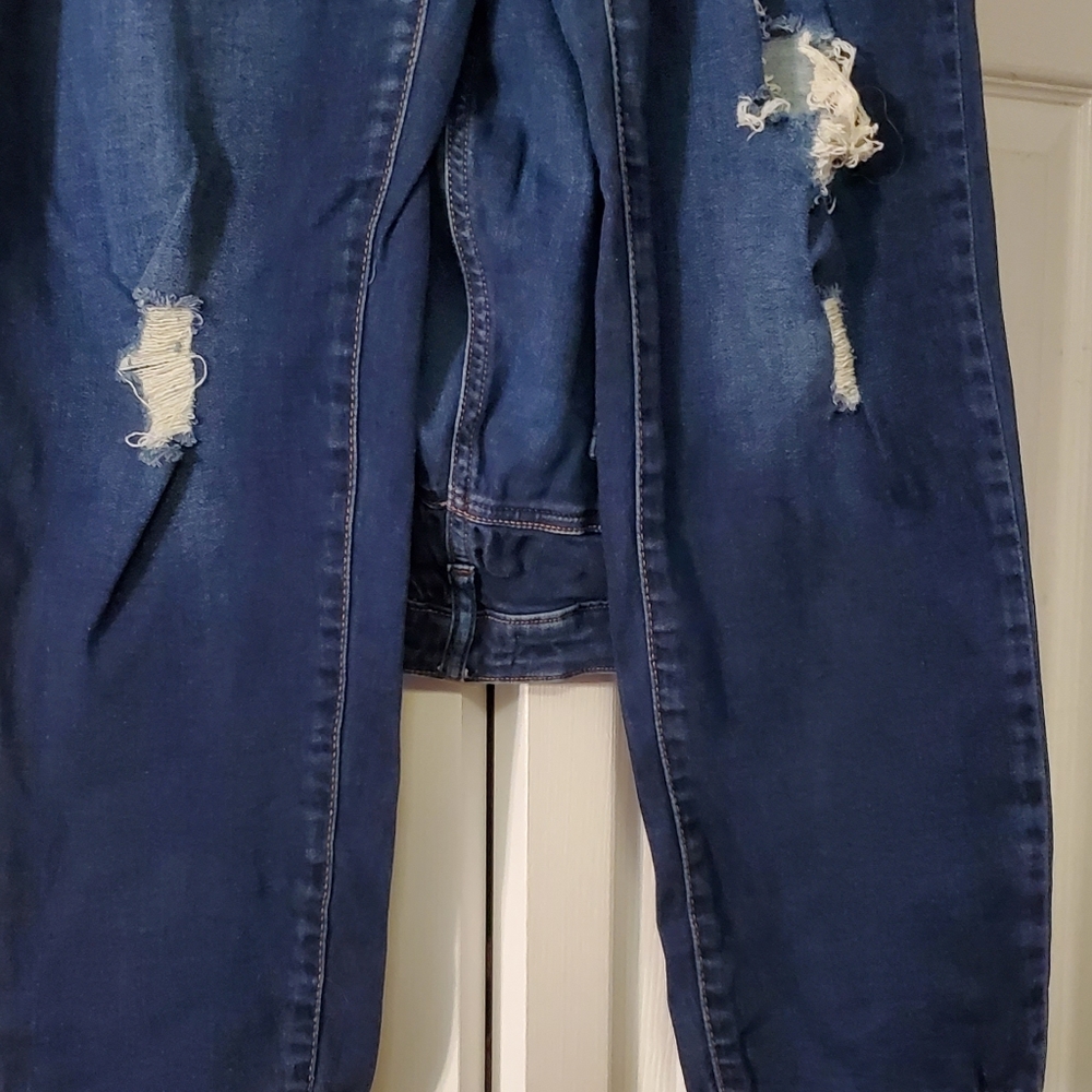 Jeans - Picture 2 of 4
